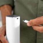 Zwilling Rechargeable Electric Salt or Pepper Grinder White - Image 4