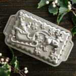 Nordic Ware Santa's Sleigh Loaf Pan - Image 5